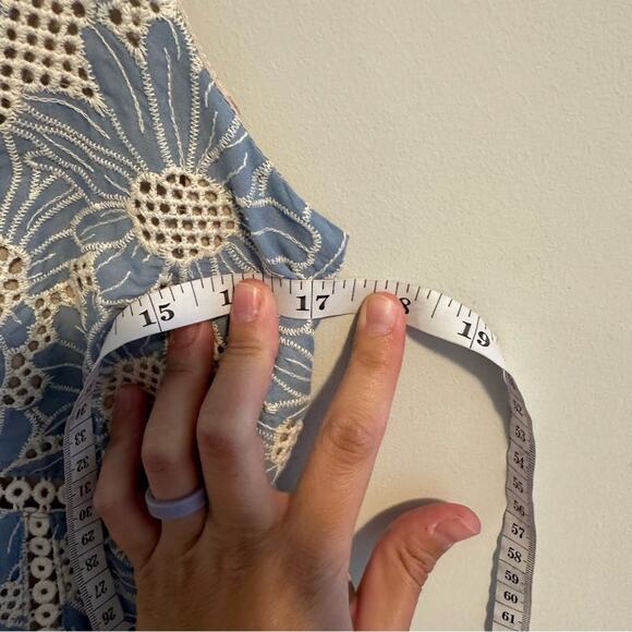 NWT Tuckernuck Adelyn Rae Blue White Lace Crochet Mini Dress Medium - Picture 9 of 12